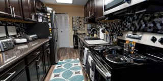 Laurel Village Apartments Gallery 5