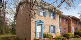 2 Bedroom 2.5 Bath End Unit Townhouse in Fredericksburg Gallery 1