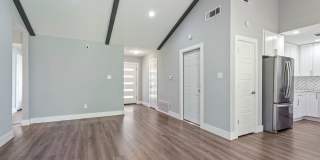 Beautiful 3 bedroom, 2 bathroom home in East Austin!!! Gallery 5