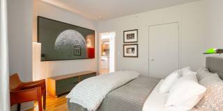 Gorgeous designer one bedroom in Hayes Valley w/lots of light, views, W/D, private patio, roof deck, gym and parking! Gallery 20