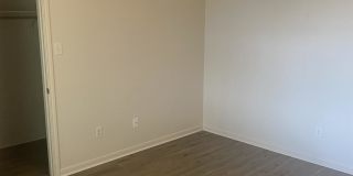 1104 Nicholas Cr. - B Gallery 8