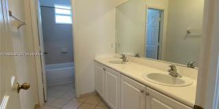 3616 NE 3rd Ct Gallery 9