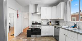 REMODELED HUGE BRIGHT 2400sf 4BR/3.5BA Havenscourt Split Level Home w Cottage AVAIL NOW Gallery 11
