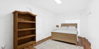 2400 Delmar Place Gallery 21