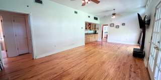 2BR/2BR Near Law School - Available Early August! Gallery 14