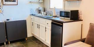 1124 North Hoover Street Gallery 8