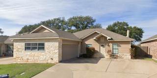Spacious 4BR/3BA Baylor Bubble Home Minutes from Campus! Gallery 1