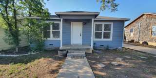 Quaint 2 bedroom 1 bath home available SOON! Gallery 1