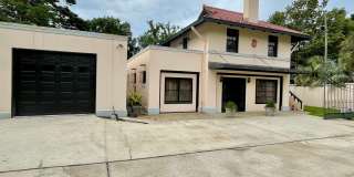 LOVELY CARRIAGE HOME IN THE HEART OF MIDTOWN Gallery 1