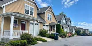 Desirable Downtown Poulsbo Place condo Gallery 1