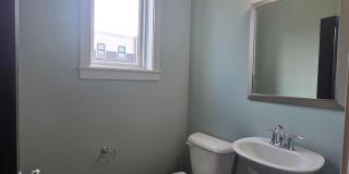 Beautiful 2 bed 1.5 bath townhome Gallery 12