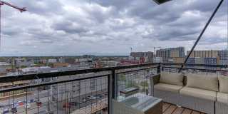 Beautiful and Spacious Loft-Style Condo 1 Bed/1.5 Bath Near Ballpark Gallery 20