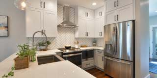 Beautifully remodeled 3 Bedroom Bungalow in Old Town Gallery 15