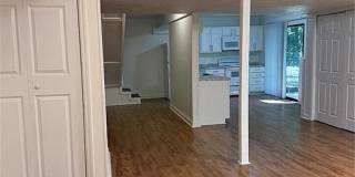 Room in 2 Bedroom Home at Wedgewood Dr Gallery 9
