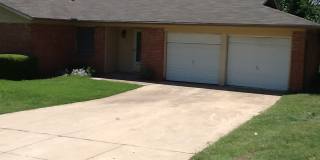 Adorable 3 bedroom, 2 bath home in Aledo Gallery 1