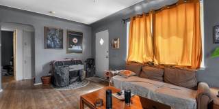 Charming 2BR House in Denver Gallery 5
