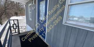 Beautiful 2 Bedroom Apartment on East Market Street Gallery 1