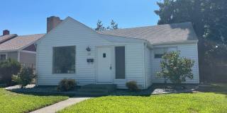 Spacious 4-Bedroom Home with Fireplace, Covered Patio & Detached Garage in Pasco Gallery 1
