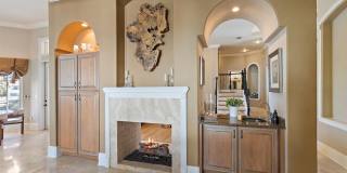 Stunning Lagoon Residence! Gallery 23