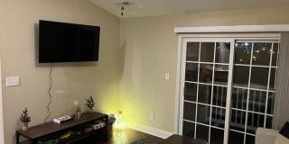 Top floor, fully furnished, with balcony-  Perfect for Professionals- Near shops & restaurants Gallery 8