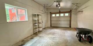 Dog friendly, 3 bedroom home in the hills Gallery 25