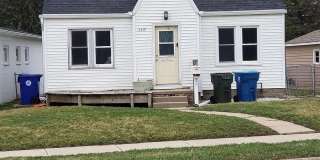 Nice 3 BR house w many extras, 2215 Falls Ave in Waterloo, IA Gallery 1