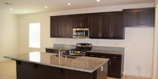 Resident Benefit Package Property - Bright 4bd/3.5ba Gallery 1