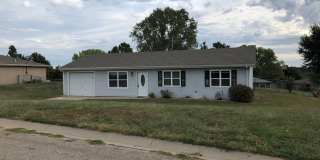 3 Bedroom Home w/Fenced Backyard Gallery 1