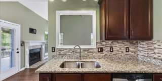 Pet Friendly Three Bedroom! Gallery 16