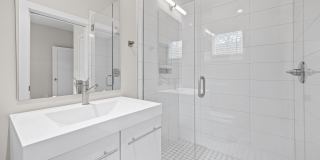 Luxury with contemporary style! This 3 bedroom 3.5 bath Condo in the East End Optimist Park Community of Charlotte is a gem! Gallery 4
