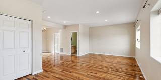 Spacious Sun-filled 3 bed 2.5 Bath Townhouse Gallery 11