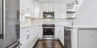 Modern Sunnyside Townhome with Rooftop Deck & Skyline Views Gallery 4