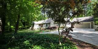 FURNISHED: Modern 6 Bdrm (7 beds) Home with BBQ, Foosball, HotTub & Private Pool - Close To Airport&Downtown Gallery 51