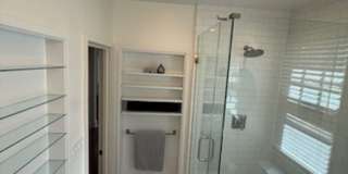*DREAM LOCATION* 6BR Completely Renovated Duplex Gallery 28