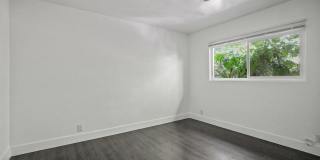 1321 W 36th Place Apartments Gallery 18