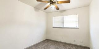 Centrally Located 3 bedroom 2 bathroom house! Gallery 29