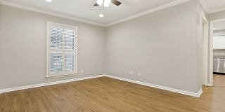 GROUND-FLOOR 2-BEDROOM ALAMO HEIGHTS CONDOMINIUM Gallery 21