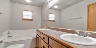 4 Bedroom 2.5 Bath Townhome near Centennial Park! Fenced Yard! Gallery 15