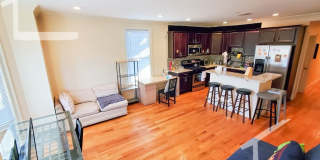 Charming 4 Bedroom-No Broker Fee Gallery 1