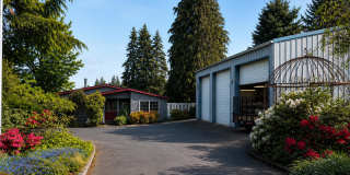 Rare 3-Acre 3BR Home in South Salem – Shops, Workspace & Greenhouses Gallery 1