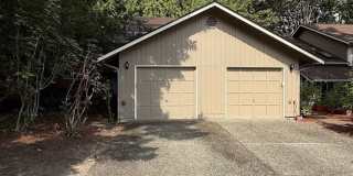 Redmond 2 bd 2.5 bath townhome with garage parking, Great School District!! Gallery 1