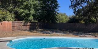 4 Bedroom Home With Pool! Gallery 19