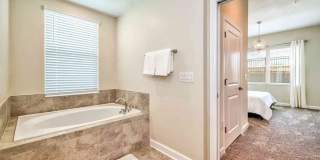 Beautiful 2 Bedroom, 2 Bathroom Davenport Home! Gallery 11
