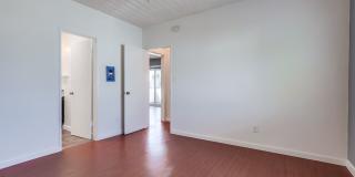 537 W. Hyde Park Blvd Gallery 33