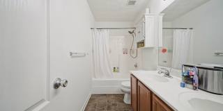 LARGE 4 BEDROOM HOME NEAR MILITARY BASE AND BAY Gallery 19