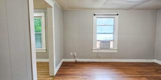 2 bedroom | 1 bathroom | Entire HOME- Freshly painted! Gallery 27