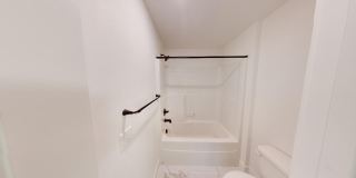 *Contemporary Home, Stylish Luxury, Central Air, Pet Friendly, Fenced Yard Gallery 15