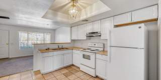 Cozy 2 Bedroom Upstairs Unit With Lots of Natural Light! Gallery 9