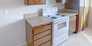 718 N Monterey St Gallery 18