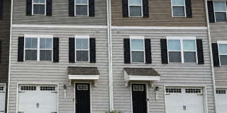 Charming 3-Bedroom Suffolk Home with Garage & Deck Gallery 1